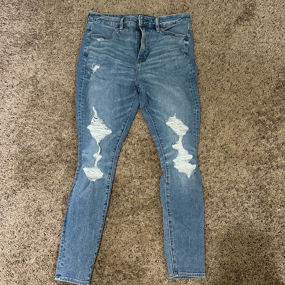 Distressed American Eagle skinny jeans